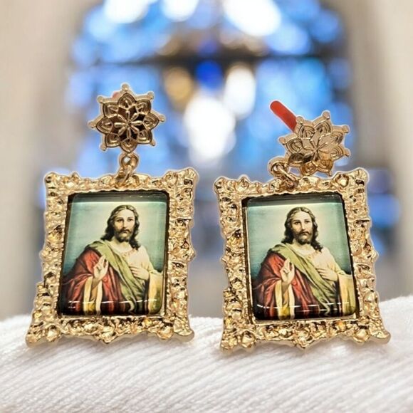 Jesus Christ Portrait Painting Gold Frame Earrings Unique Nostalgic Jewelry NEW - Picture 5 of 7
